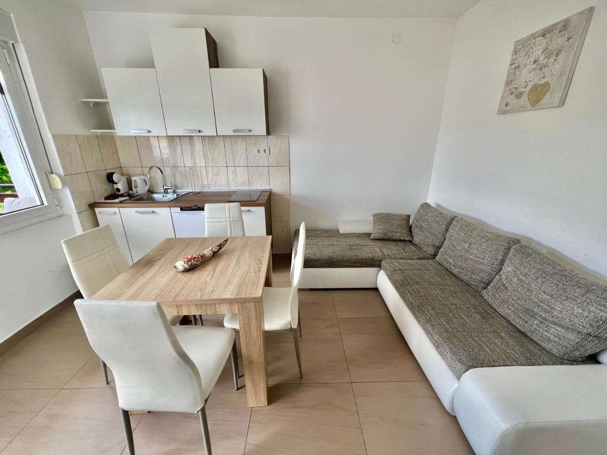 Apartman Velly Jadranovo Esterno foto